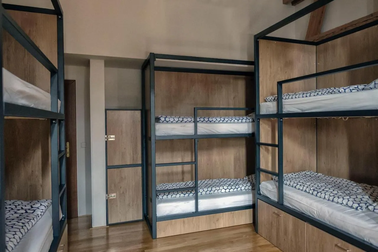Onefam Miru Hostel Prag