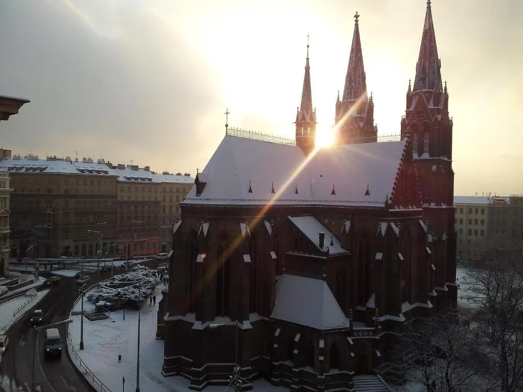 Hostel Onefam Miru Praga 0*,  Czechy