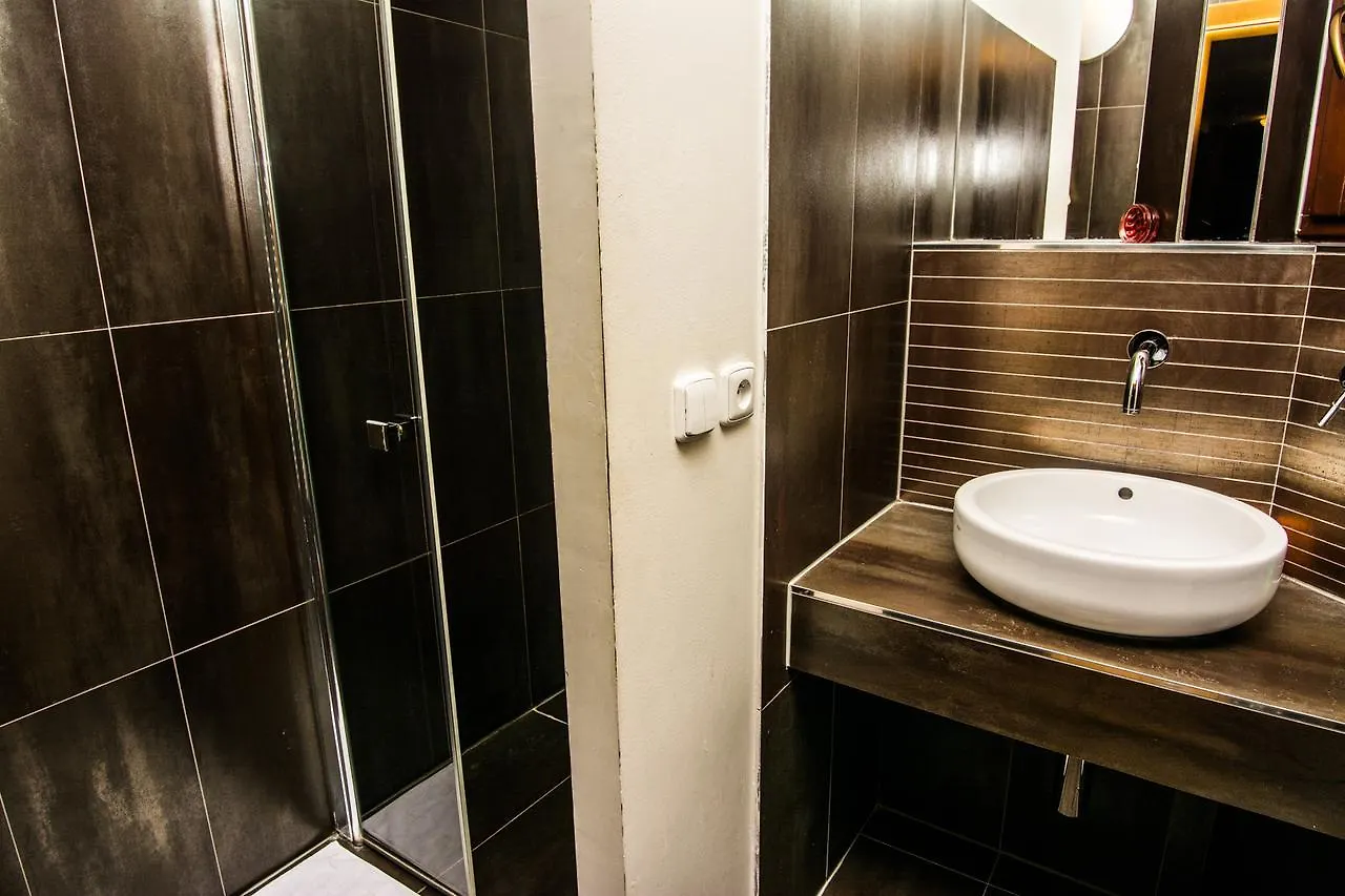 Hostel Onefam Miru Praga