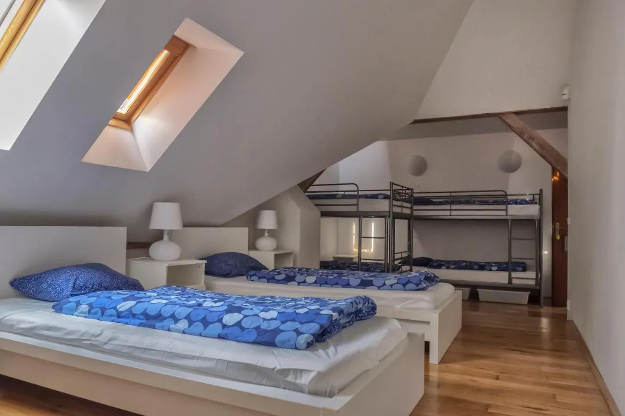 Hostel Onefam Miru Praga Czechy